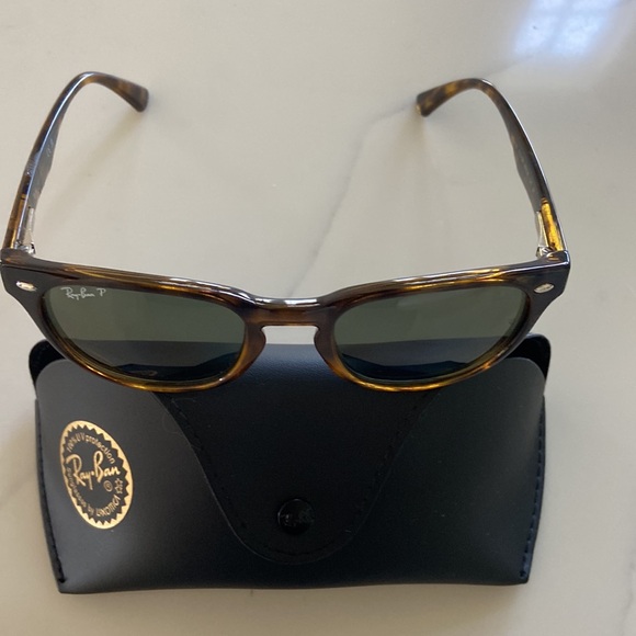 New Ray-Ban sunglasses - Picture 2 of 15